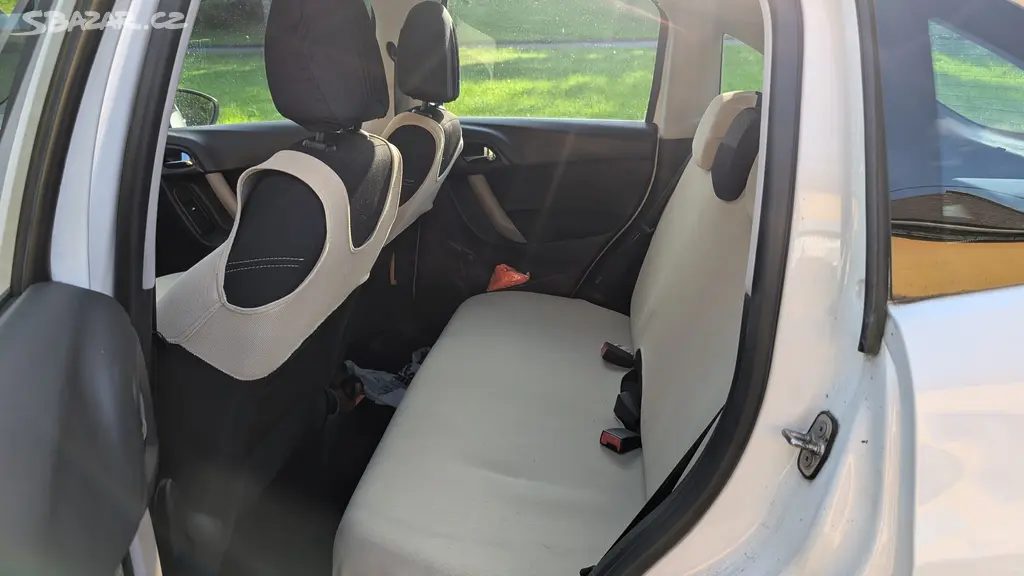 Citroën C3 2011, 1.4 70 kW Automat, 133 500 km - fotka 5