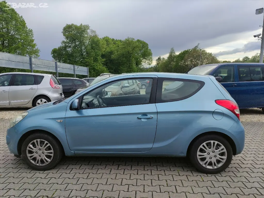 HYUNDAI i20 1.2i,57KW,10x AIRBAG,SERVO,USB,ESP. - fotka 6