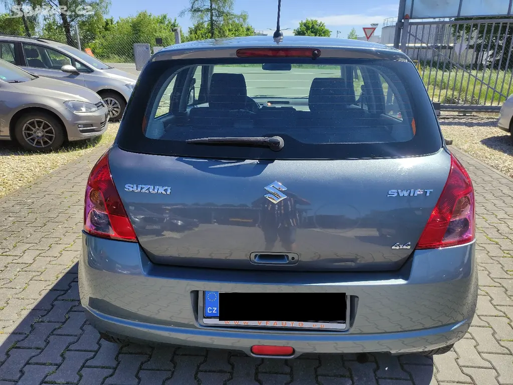 SUZUKI SWIFT 1.3i 16V 4x4,67KW,ALU,6xAIRB.,KLIMA - fotka 5