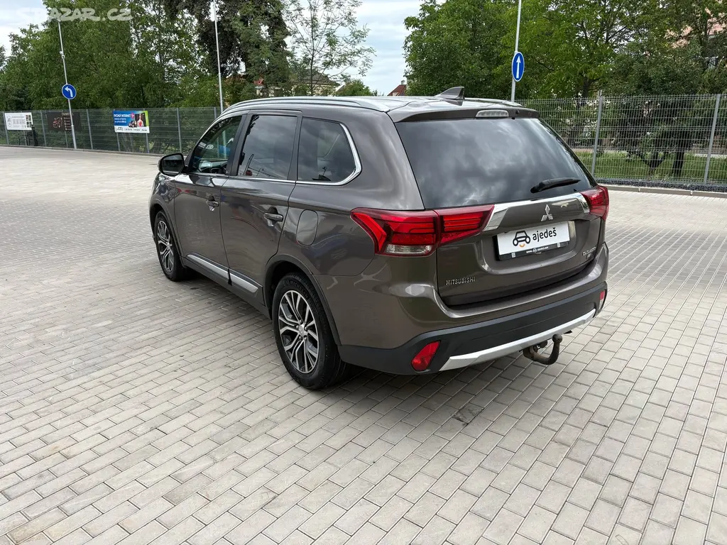 Mitsubishi Outlander, 2.2 DI-D/4x4/ČR/tažné/7míst - fotka 6