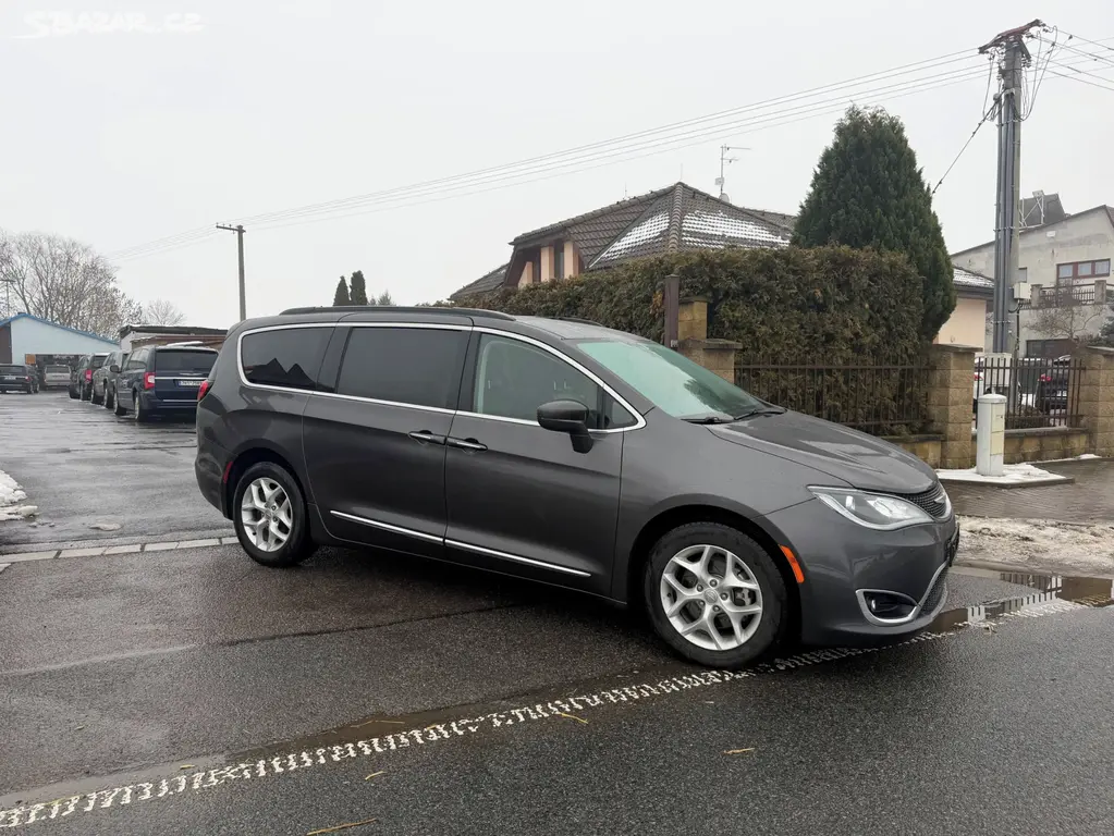 Chrysler Pacifica 3,6 Pentastar 8 míst 2017 DPH