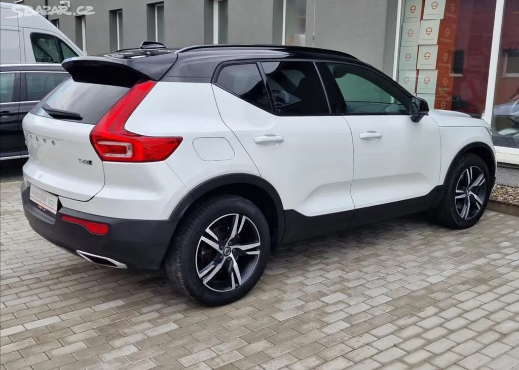 Volvo XC40, T4 R-Design AWD, ČR,1.Majitel - fotka 4