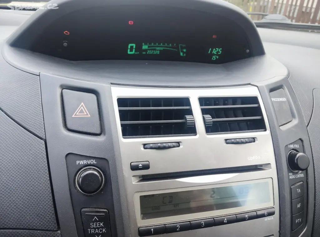 Toyota Yaris 1,O , 51 kw - fotka 6
