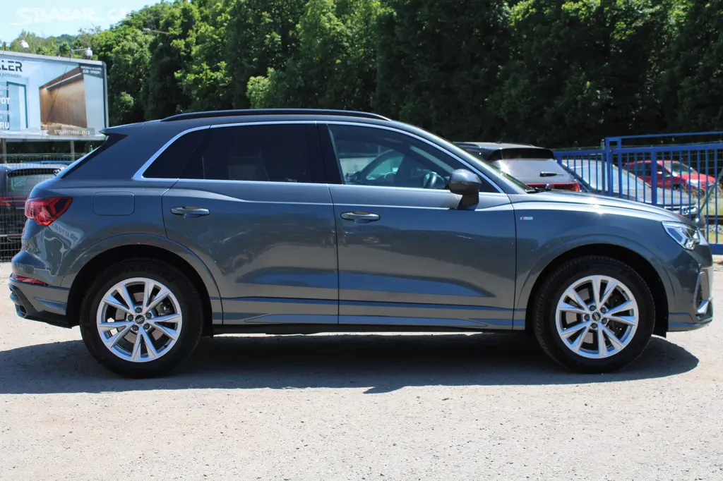 Audi Q3 2,0 TFSI DPH,A/T,4x4,S-LINE,2021 - fotka 4