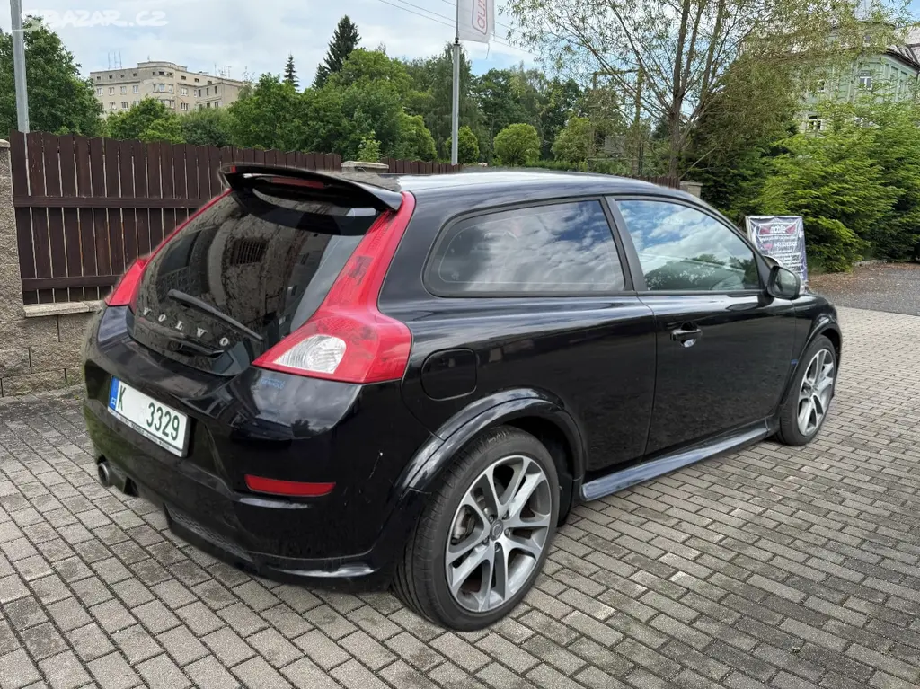 VOLVO C30 2.0i 107kW R-DESIGN *KŮŽE*R18*XENON*STK* - fotka 3