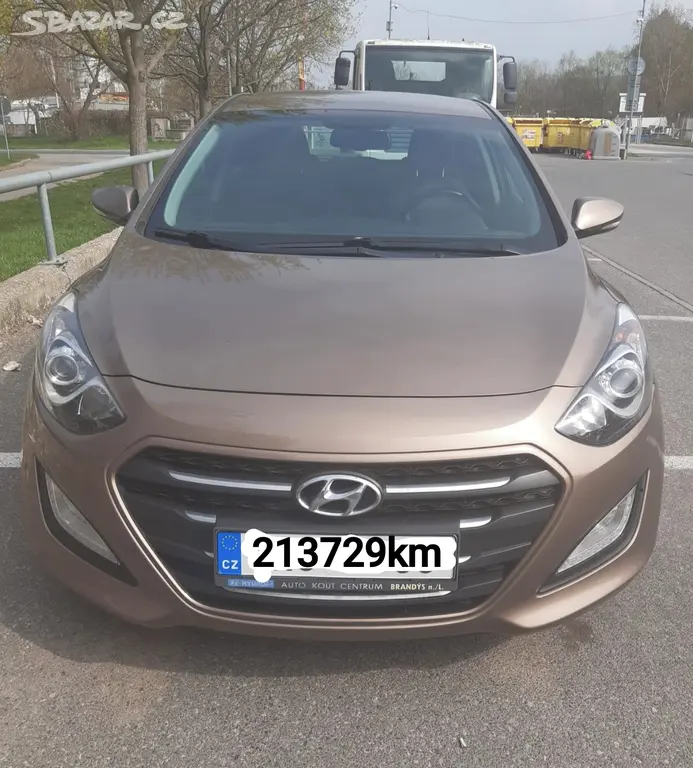 Hyundai i30 benzín 1.6i 88kw rv:6.2015 - fotka 2