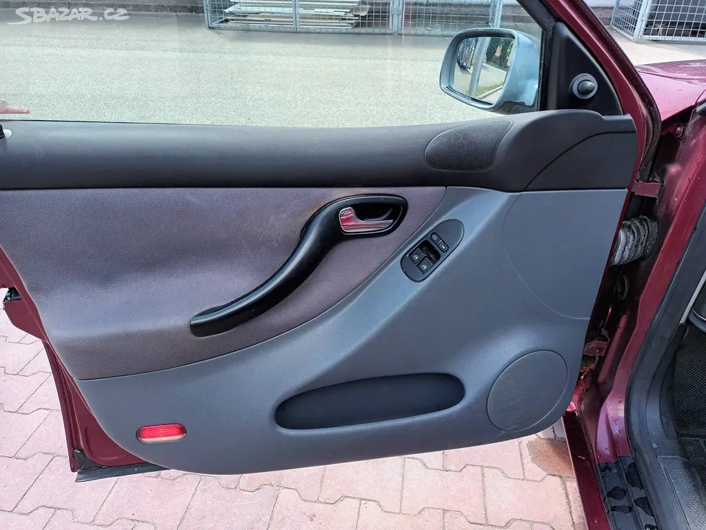 Prodám Seat Toledo 1.6 MPI, r. v. 2000, nová STK - fotka 4