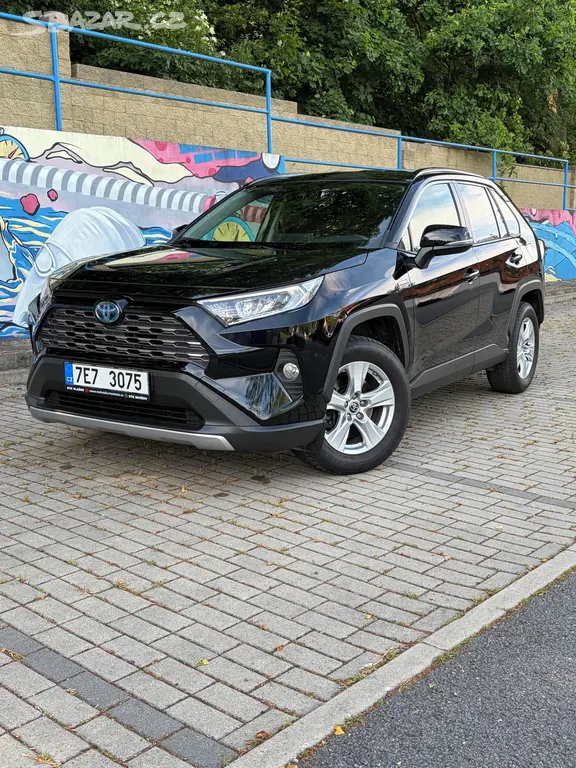 Toyota RAV 4 2.5 hybrid 2021 rok