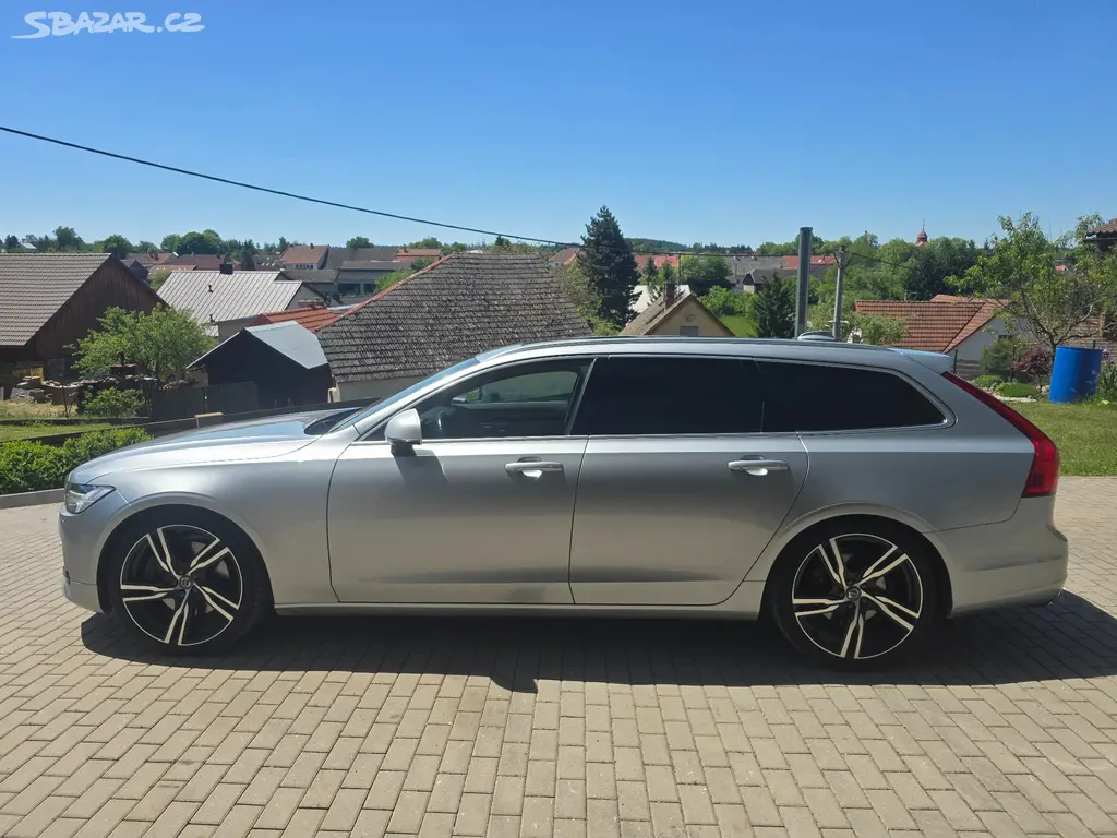 Volvo V90 D5 AWD R-Design - fotka 2