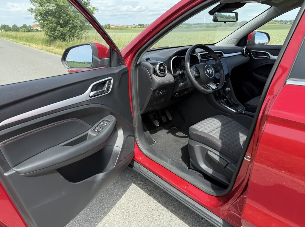 MG ZS 1.5i 2024 18800km - fotka 5
