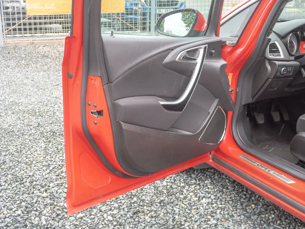 Opel Astra 1.7D 81KW 2x KOLA - fotka 4