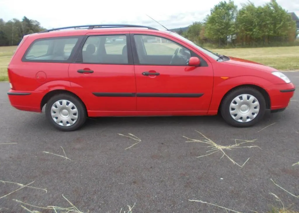 Ford Focus 1,8 85KW benzín manuální - fotka 2