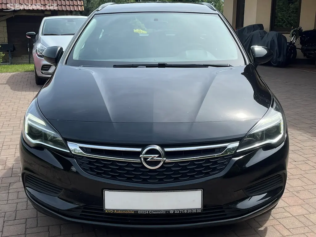 Opel Astra 1.6 CDTi Navi Tempomat Výhřev sedadel - fotka 2