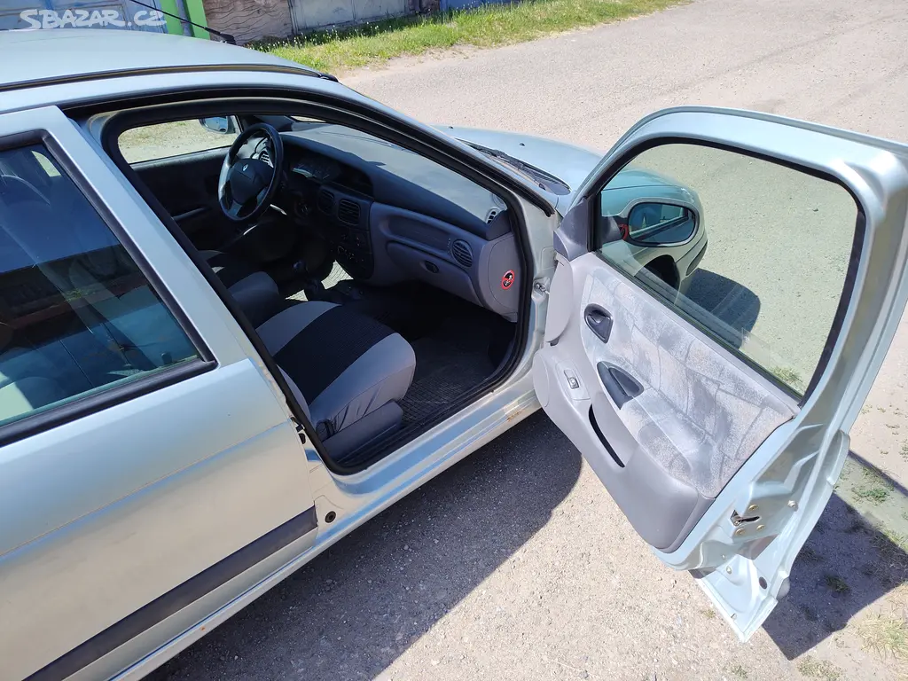 Renault Megane 1,6 - fotka 5
