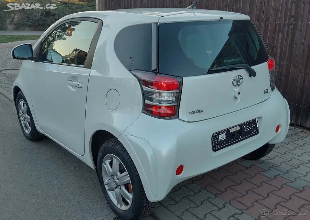 81.500km Toyota iQ 3+1 Polokůže Bez koroze Servis - fotka 5
