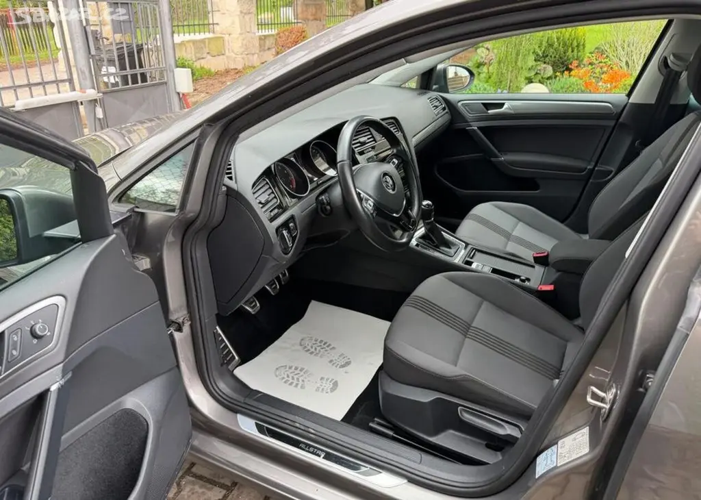Volkswagen Golf ALLSTAR 1,2 TSi/81kw serviska - fotka 6