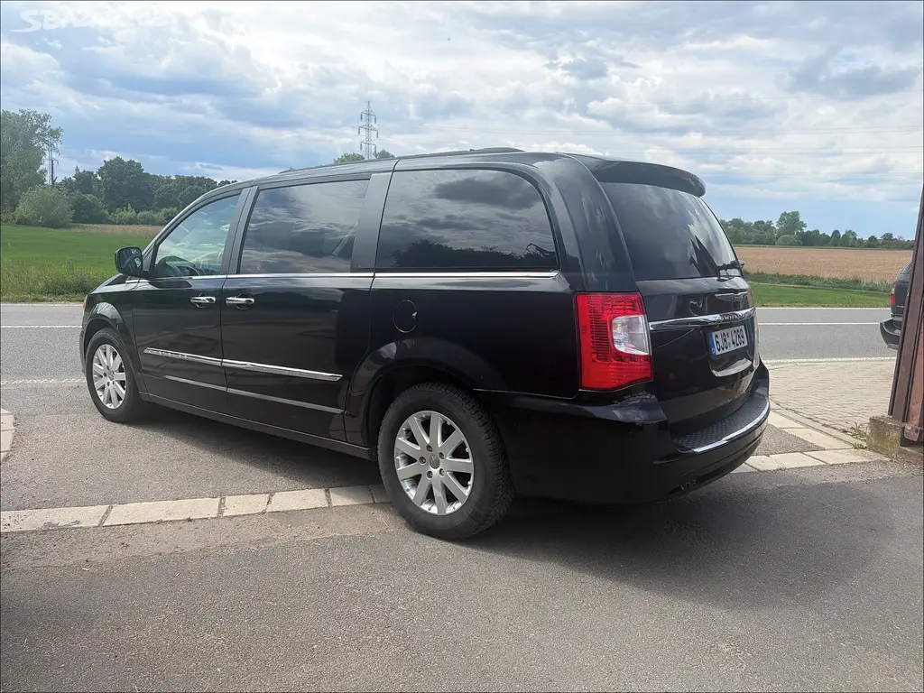 Chrysler Town Country 3,6 Limited DVD 2016 - fotka 3