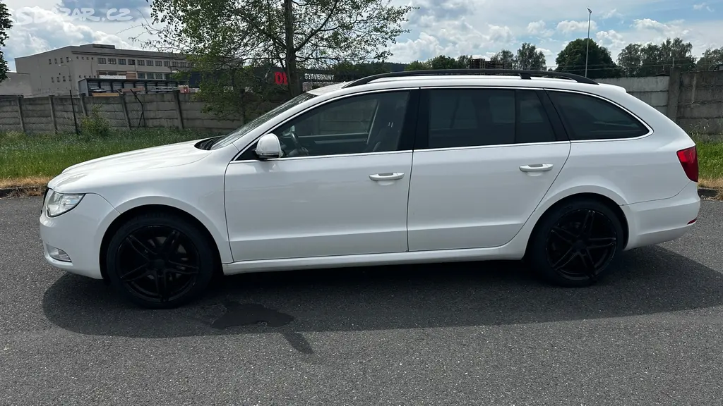 ŠKODA SUPERB 2.0 TDI - fotka 2