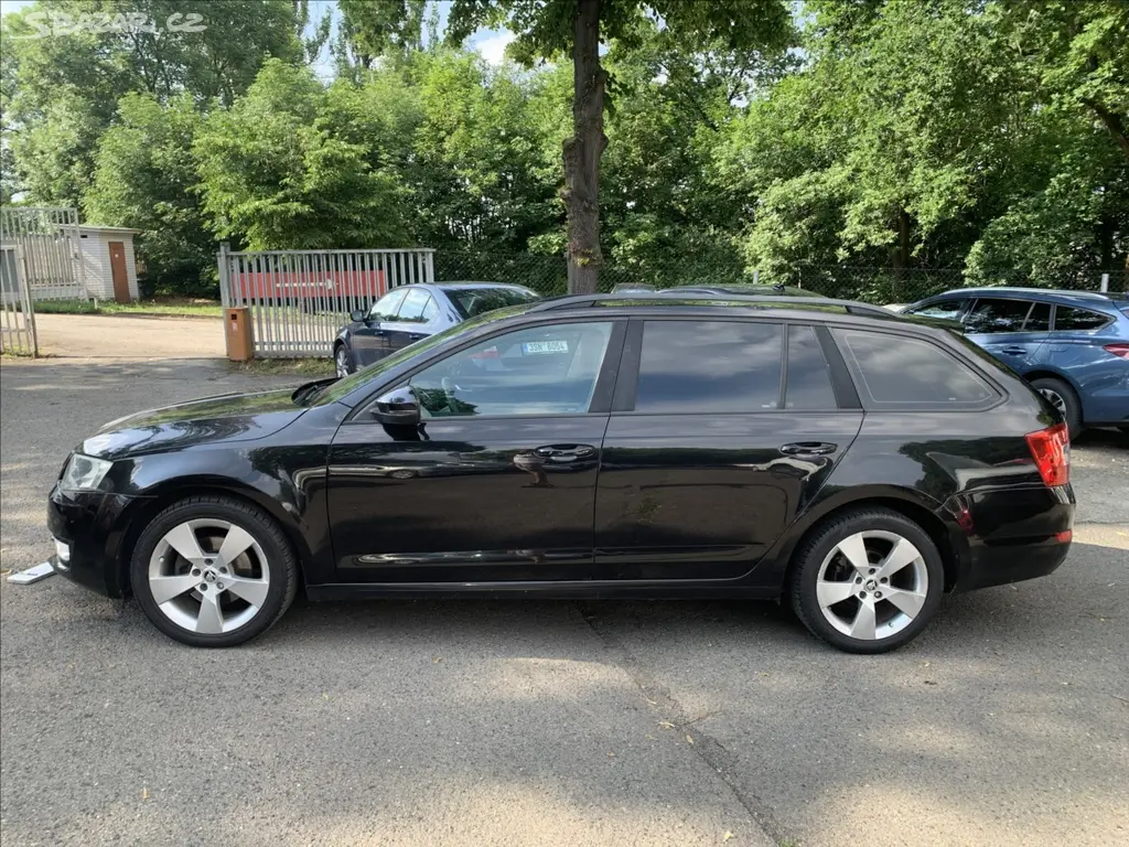 ŠKODA OCTAVIA - fotka 3