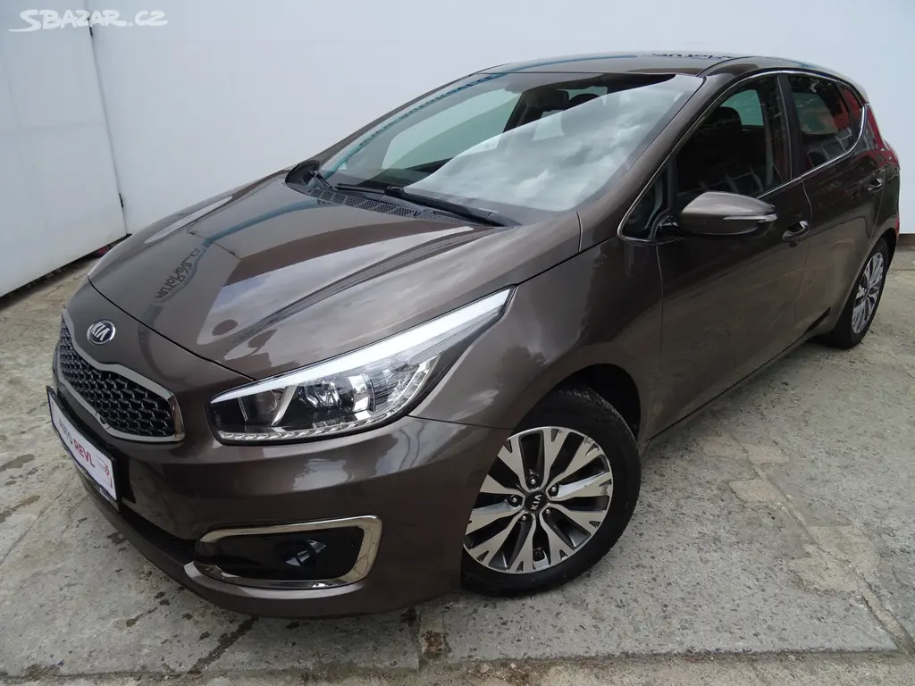Kia Ceed 1.6GDi,99kW,1majČR,S.kniha,klima - fotka 2