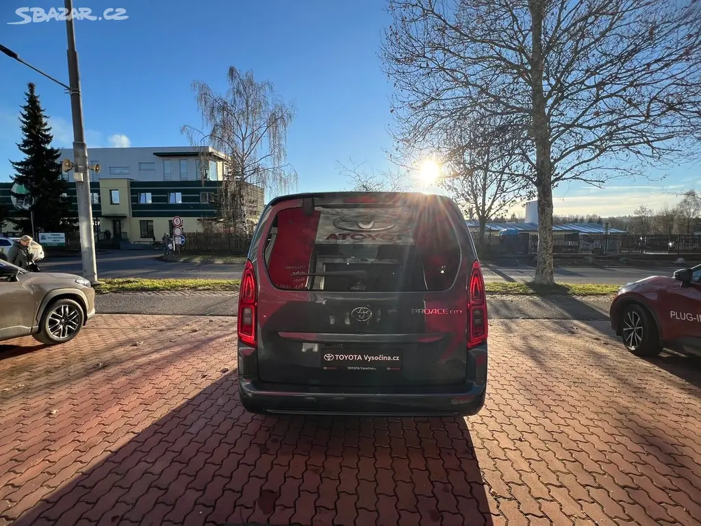 Toyota Proace City Verso, Long 1.5 nafta 130 koní - fotka 5