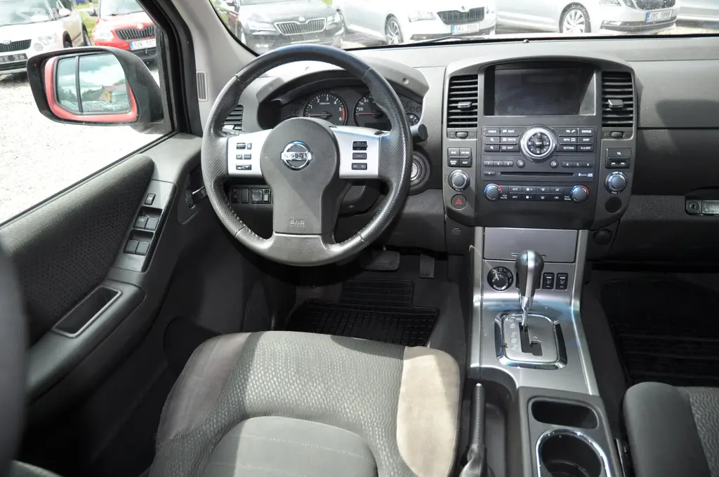 Nissan Navara, 2.5dCi 140kW 4x4 Automat - fotka 5