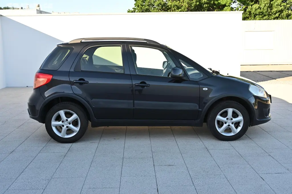 Suzuki SX4, 1.6i VVT 79KW 4x4 8/2009 - fotka 4