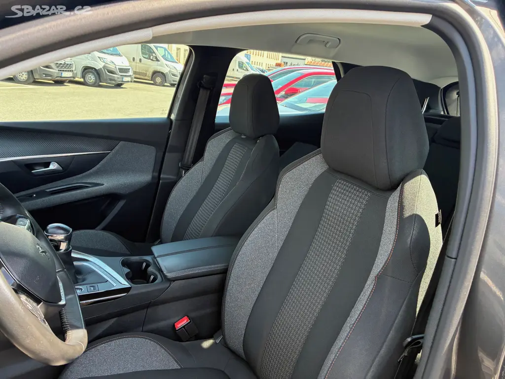 Peugeot 3008, Active Pack 1,2 PureTech 130k - fotka 6