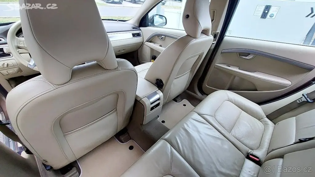 Volvo V70 2,4 D5, 2013, po STK - fotka 3