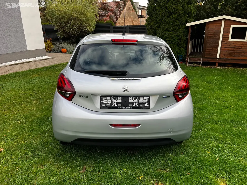 Peugeot 208 1.2i 60Kw r.v2016 nové v ČR - fotka 4