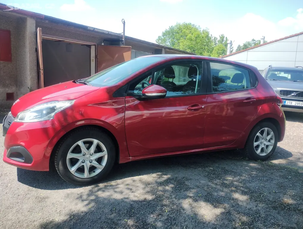 Peugeot 208 , 1.2, 60 Kw - fotka 3