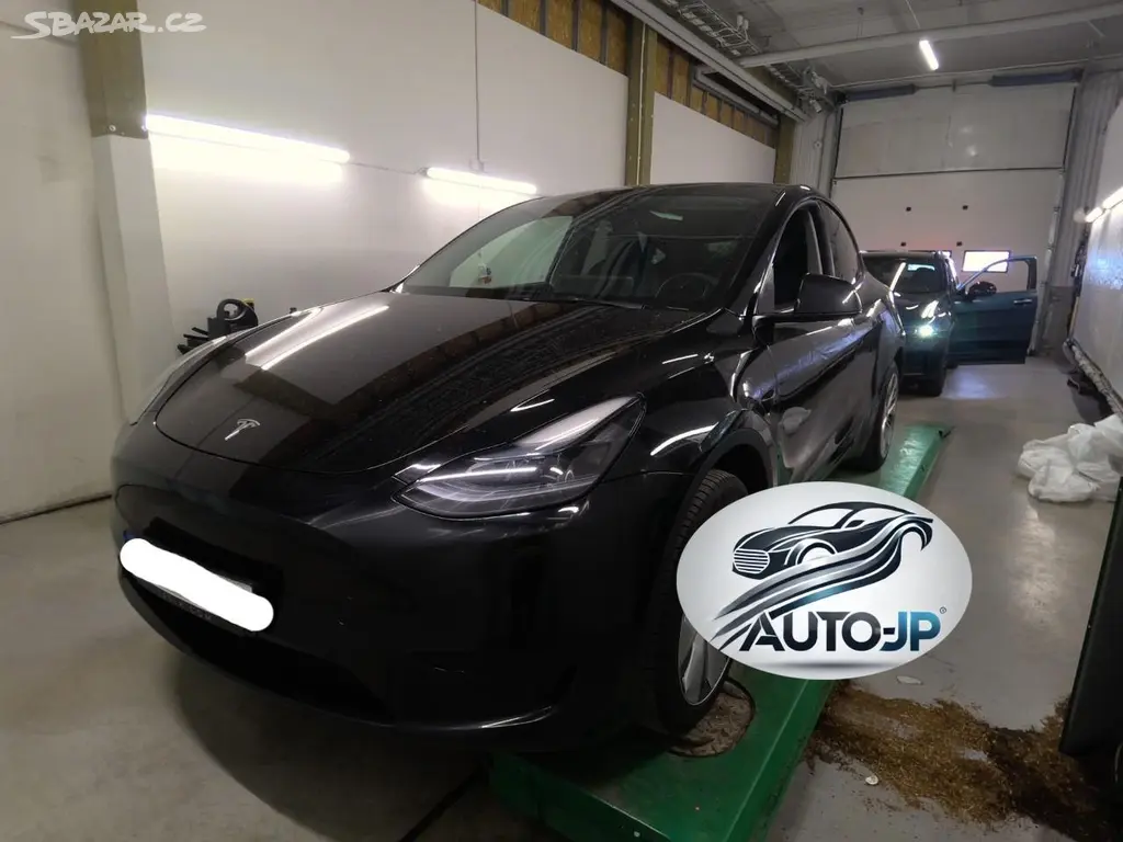 Tesla Model Y, RWD LED ACC PŘIPRAVUJEME