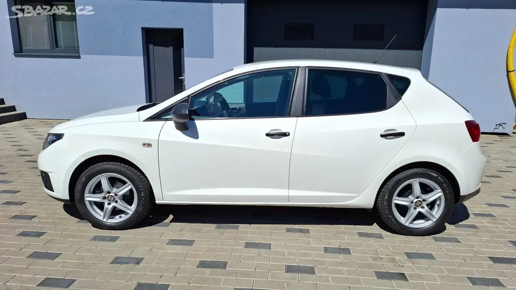 Seat Ibiza IV 1,2 HTP - 51kw. PĚKNÁ - Nová STK+EM - fotka 2