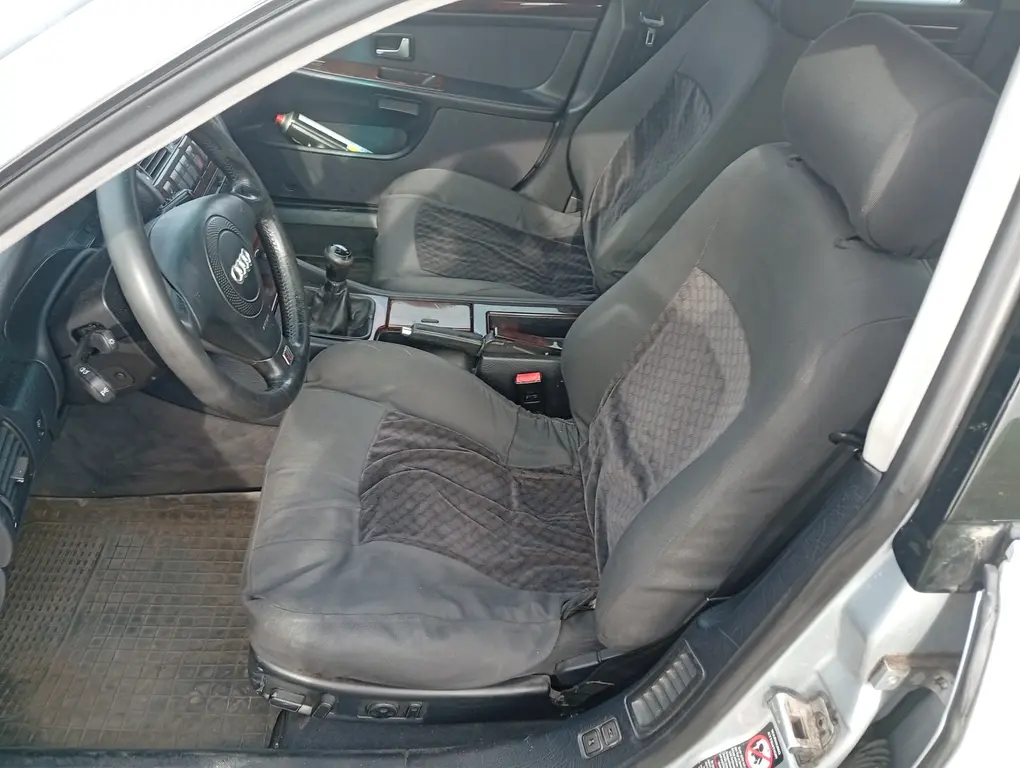 Audi A8 - fotka 4