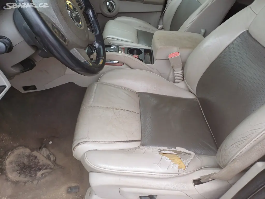 Jeep Commander 3.0 CRD, Turbodiesel ,7míst - fotka 3