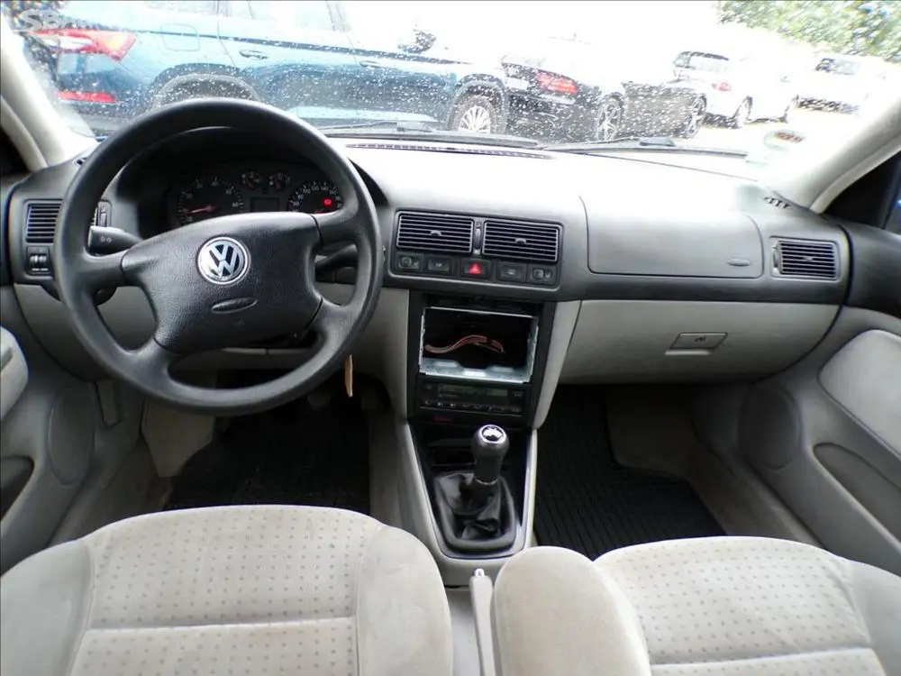 Volkswagen Golf 2,0 i TAŽNÉ ZAŘÍZENÍ - fotka 5