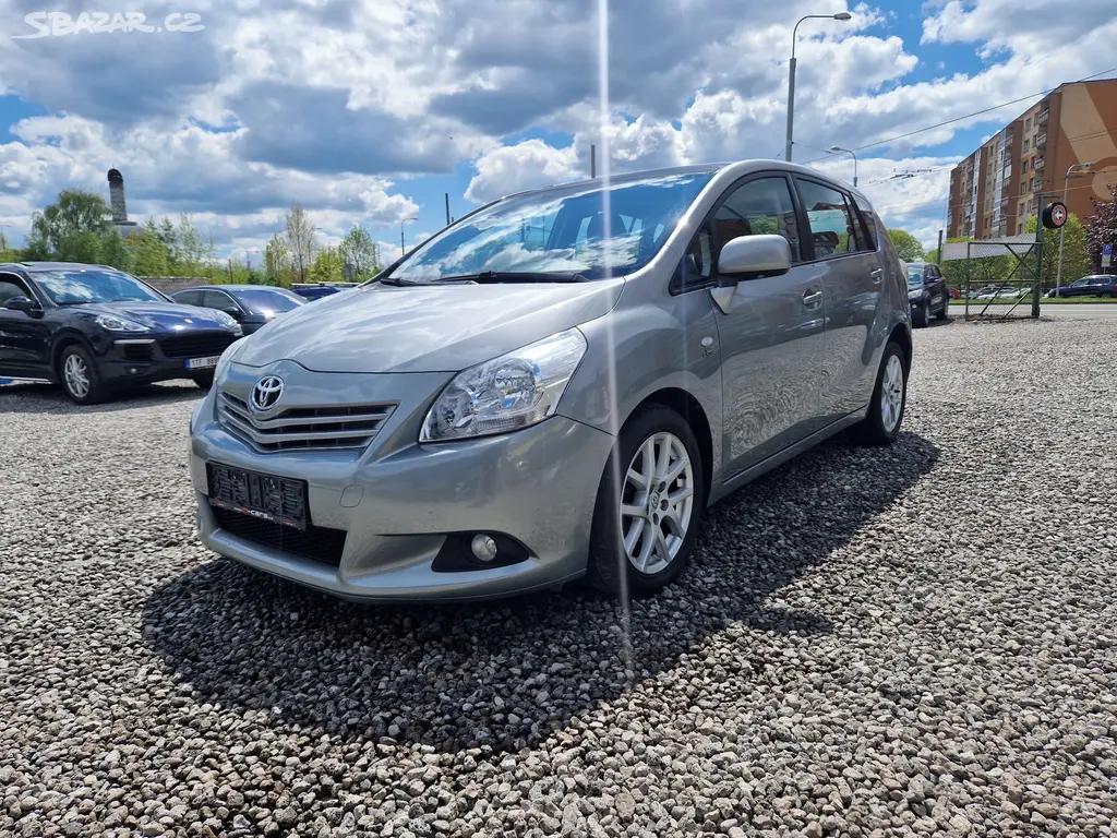 Toyota Verso,2.2D-4D,110KW,AUTOMAT,7MÍST,2011 - fotka 3