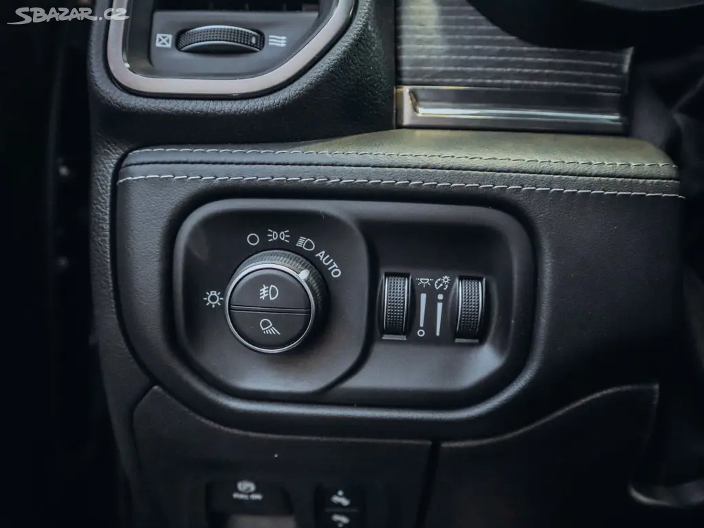 Dodge Ram 1500, 5.7 LIMITED 295 kW - fotka 6