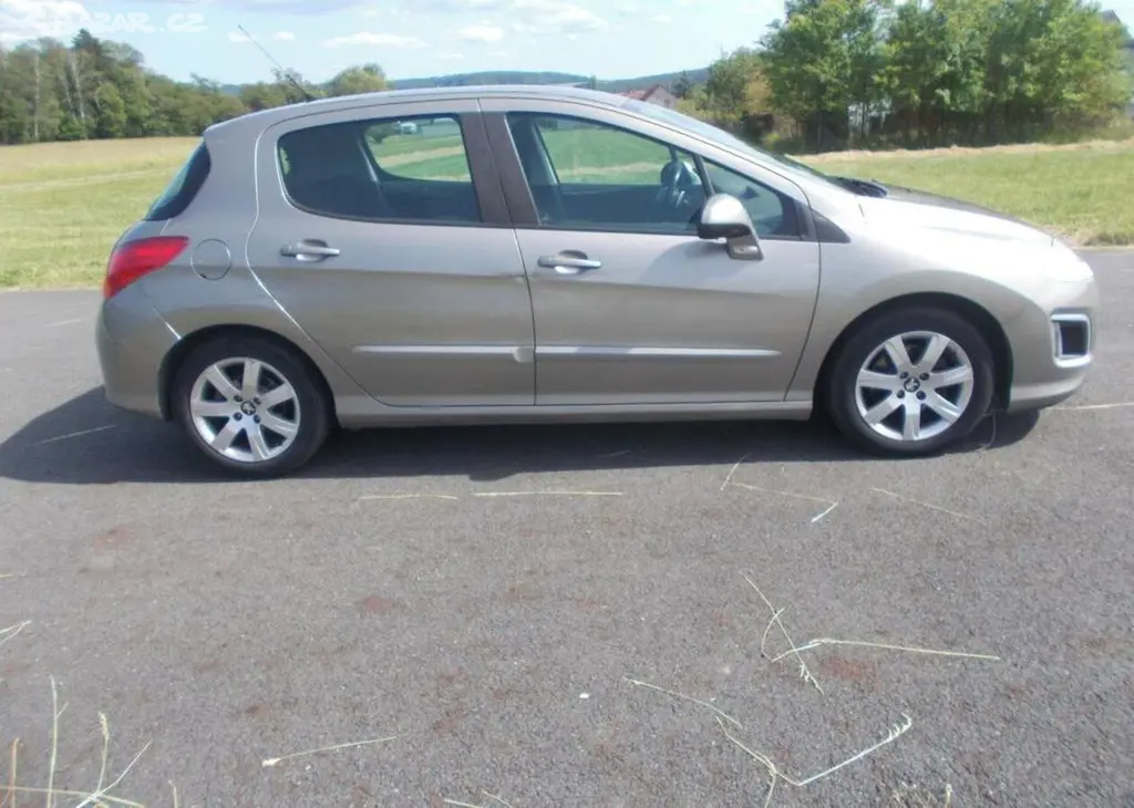 Peugeot 308 1,6HDI automat 1maj 118 000 km nafta - fotka 6
