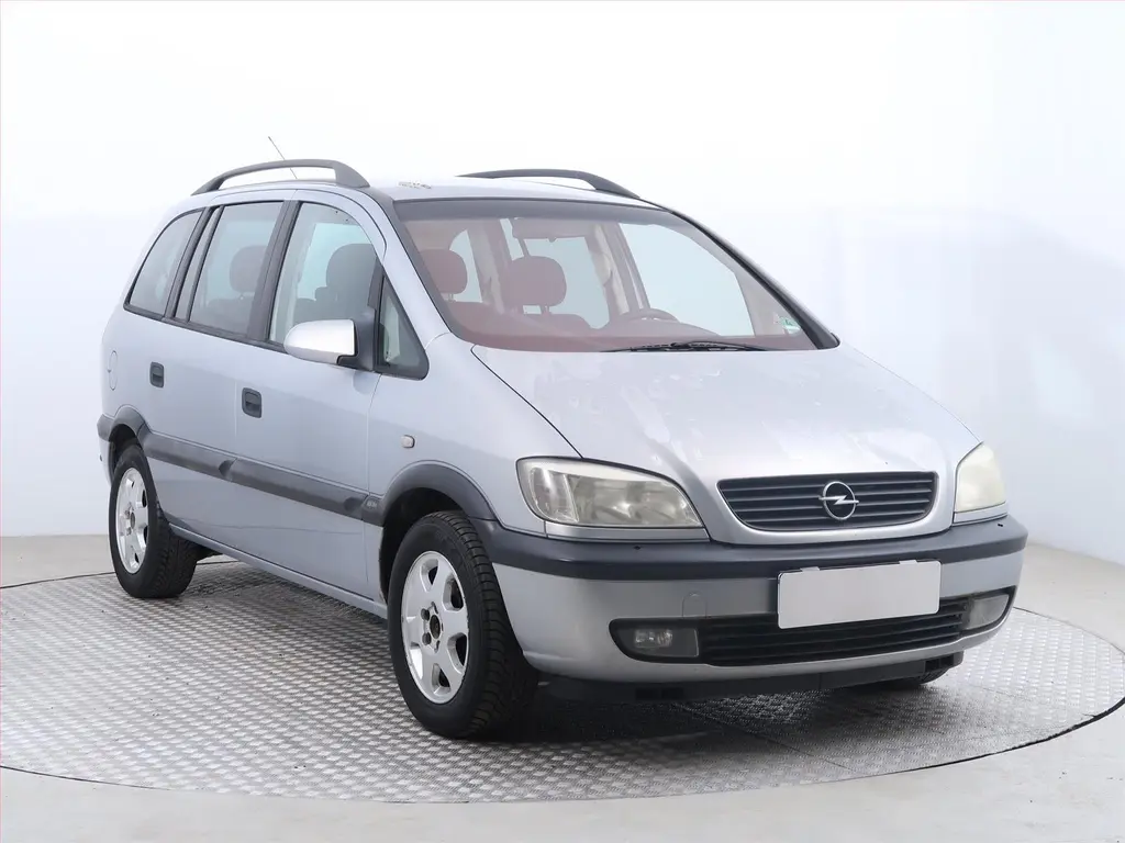 Opel Zafira, 2.2 16V, 7 míst, po STK, Tažné