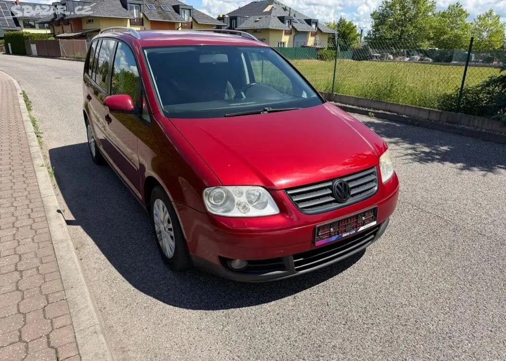 Volkswagen Touran 1,6 FSi/85k Nová STK ,Automat - fotka 3