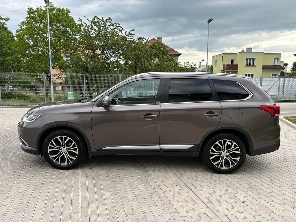 Mitsubishi Outlander, 2.2 DI-D/4x4/ČR/tažné/7míst - fotka 4