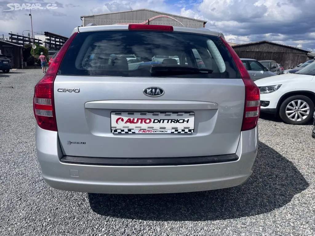 KIA CEED 1,6i KOMFORT KOMBI 1.MAJITEL - fotka 5