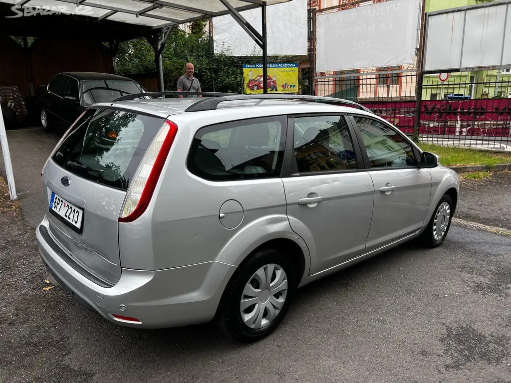 Ford Focus, Combi, 1,6i 74 Kw, klima Rok výr. 2009 - fotka 3