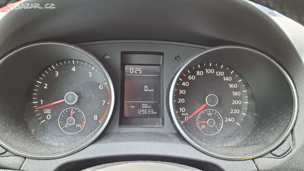 Volkswagen Golf, 1.4MPi 59KW TAŽNÉ, STŘ. OKNO - fotka 2