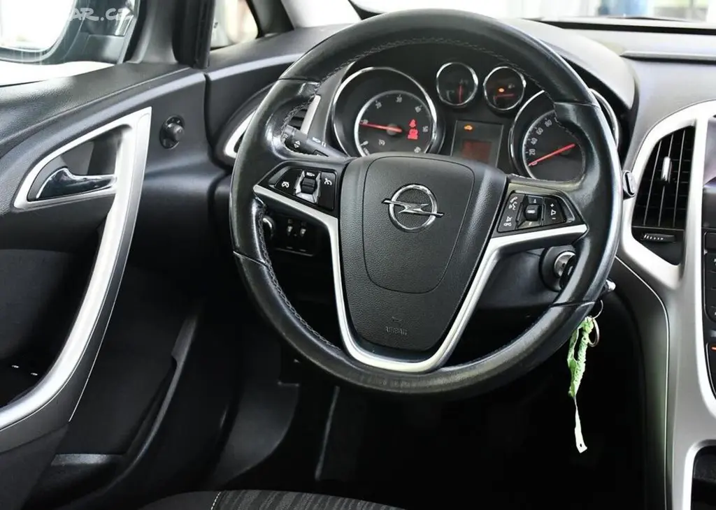 Opel Astra 1.7CDTi SPORTS TOURER 81 kw - fotka 5