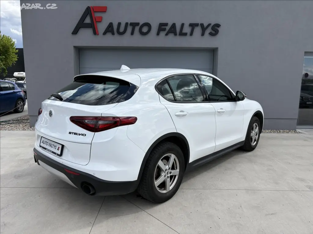 Alfa Romeo Stelvio, 2,1 JTD 154 KW automat 4x4 - fotka 6