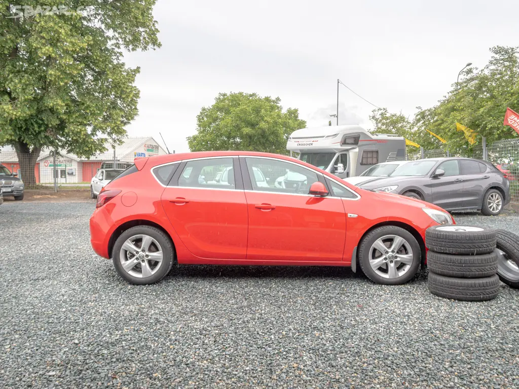 Opel Astra 1.7D 81KW 2x KOLA - fotka 2