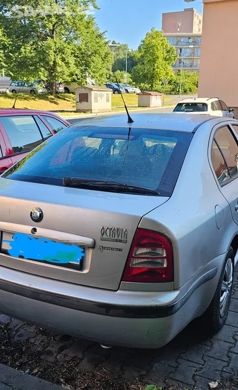 Škoda Octavia 1, 1,6 benzín 75kW - fotka 4
