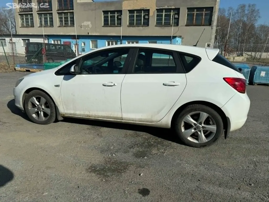 Opel Astra 1,7 CDTi - fotka 2